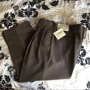 Men’s Textured, Pleated Pants